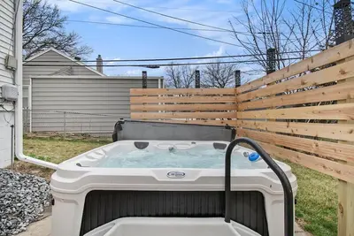 Image de Adorable 2br, Hot Tub, Close to Attractions!