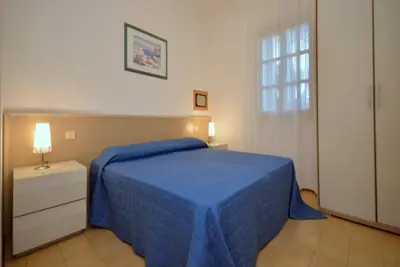 Image de Maison dans résidence avec jardin et piscine