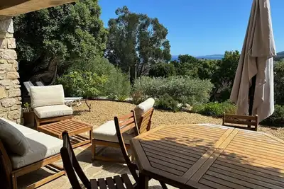 Image de Charmant T3 avec vue, extérieur, clim & garage- A 10 minutes à pied du centre.