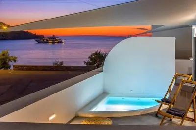 Bh787 - C - Suite Syros