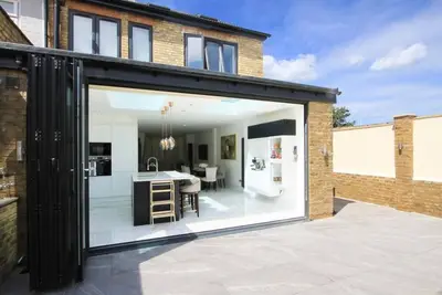Image de Spacious 4-Bedroom in Uxbridge close to Heathrow, Legoland and Windsor Castle