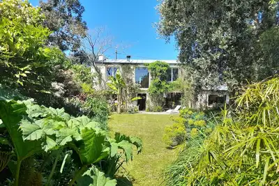 Image de Petit Appartement Semi Indépendant Dans Grande Maison de Famille Avec Jardin
