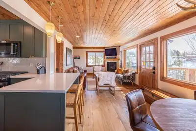 Image de Stylish Comfort In Grand County!