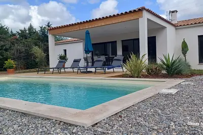 Image de villa à la campagne avec piscine à solliès pont