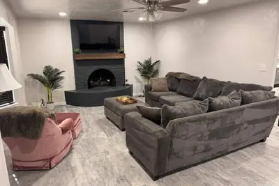 Image de MamaDee’s House - 2 miles from Ou with game room/exercise room/covered patio. \n\n