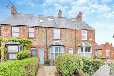 Image de A lovely Victorian terrace with bags of seaside style in the heart of coastal Heacham.