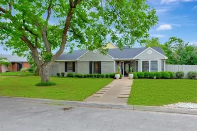 Image de Only Minutes to Historic Grapevine, Walking Distance to Grapevine Lake