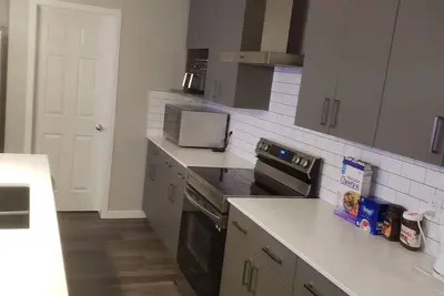 Image de Close to West Edmonton Mall 3br\/1bth