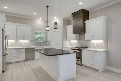Image de Experience Kemah in Luxury! \nGorgeous, custom, brand new 3 bedroom with 3. 5 baths