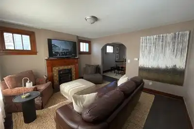 Image de Cozy and Quiet historic home 1200