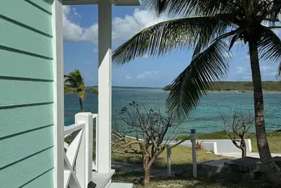 Image de New! Islander Turtle Tale- Stunning waterfront tiny-cottage