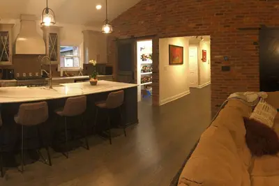 Image de Country Club Designer Home with Gym— Perfect for Derby & Isco
