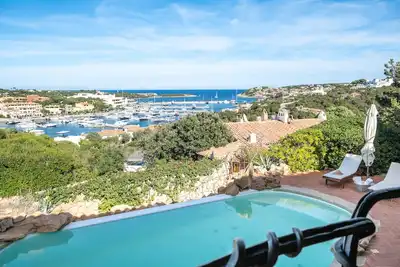 Image de Luxurious villa with swimming pool by Arch. Couelle