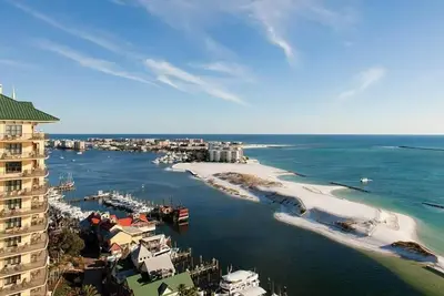 Image de 3br Deluxe Pool View | Beach + Harbor Walk Fun
