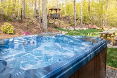 Image de Fun, Relaxing Cottage w Hot Tub, Games & Fast Wifi