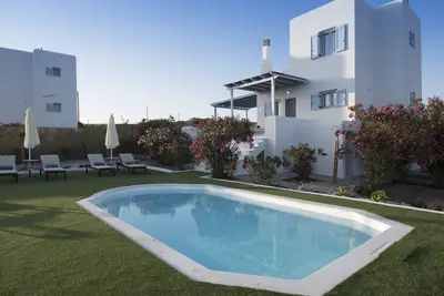 Image de Charming Naxos Villa | 4 Bedrooms | Villa Lelouch | Spacious Outdoor Area with Private Pool | Pyrgaki