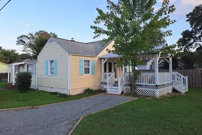 Image de Charming 3 bed cottage in Colonial Beach; steps to beach, dining, and breweries