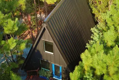 Image de Luxury A-Frame Cabin on 80 acres of private land with diverse terrain. Pets O. K!