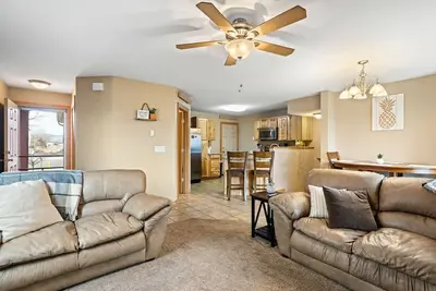 Image de Bring the whole family or reunite with friends in this updated, spacious home