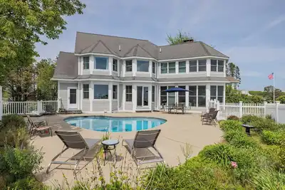 Image de Breathtaking Ocean Front Home With Pool