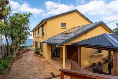 Image de Hasta Manyana is an ocean front home