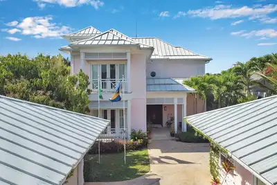 Image de Waterfront Home in Old Fort Bay