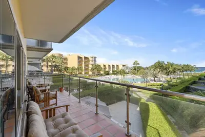 Image de Beachfront - Sapphire Vista 3br condo - A247