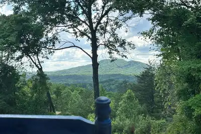 Image de Peak-A-View Mountain Retreat: Cozy 2br Getaway with Breathtaking Mountain Views!