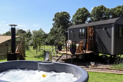 Image de Herdwick Luxury Glamping, romantic, with hot tub in Nottingham