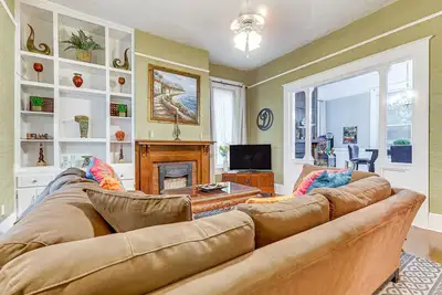 Walk to Downtown: Historic Home in Mobile