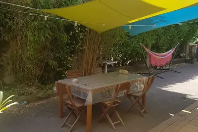 Image de Maison de ville avec terrasse et jardin