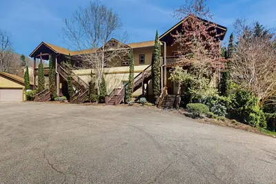 Image de Snowbird-friendly mtn-view condo with heated pool, sauna, hot tub, pickleball