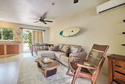 Cozy condo with pool, right in the heart of Tamarindo.