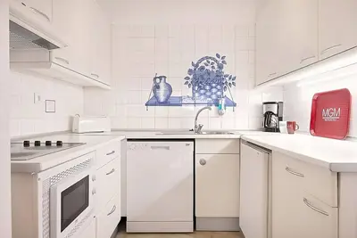 Image de Beachfront Accommodations! Two Comfortable Units, 2 Pools, Near The Strip!