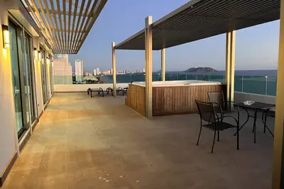 Image de Oceanview Rooftop with Lofts, Private Jacuzzi, Pool, & Beach Access