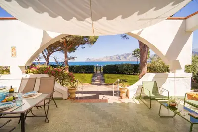 Image de Plage privée, résidence exclusive, vue sur le golfe, parfum de mer!
