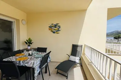 Image de Appartement Climatisé avec 2 Terrasses et Parking à 200m de la Plage