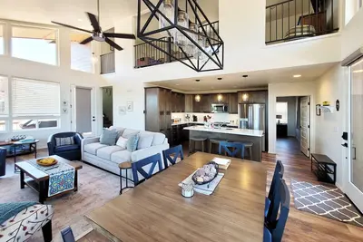 Image de Mountain Retreat, New Home, Beautiful Views!