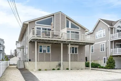 Image de 4 Bedroom 21/2 Bath Townhome 3 blocks from the beach