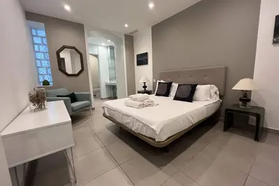 Image de City center modern 2br/2ba with private patio
