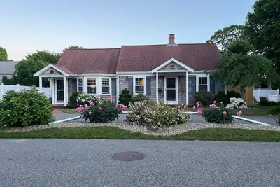 Image de Hyannis-Cozy Cape - Walk to Beaches, Dining, Ferry, & Downtown