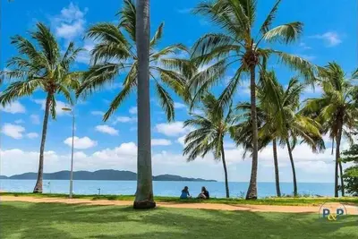 Image de Within reach of the beach!