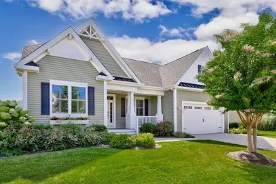 Image de New Listing:in the Coastal Club Community with Resort-Style Amenites *Pet