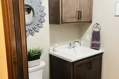 Image de Eaa: Beautiful 4 bedroom home, quiet neighborhood, Lake access end of the road\n