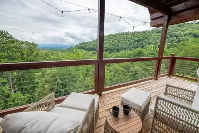 Image de *Tranquil 2bd Cabin w/ Hot Tub! Arcade + Views! *