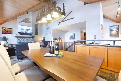 Image de Stunning 4br Chalet w/ Private Hot Tub & Garage!