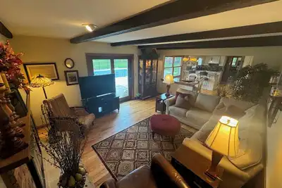 Image de Pool overlooking golf course close to downtown