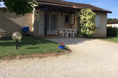 Gîte Le Lierre en Périgord noir dans village familial de 6 gîtes près de Lascaux