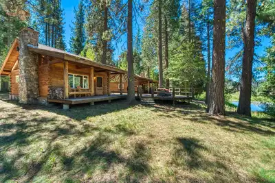 Image de Entire 200-acre, dog-friendly ranch with 4 homes, river access & fishing ponds