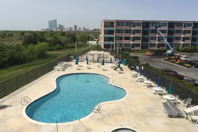 Image de Brigantine Beach Club Condo on the beach with pools.